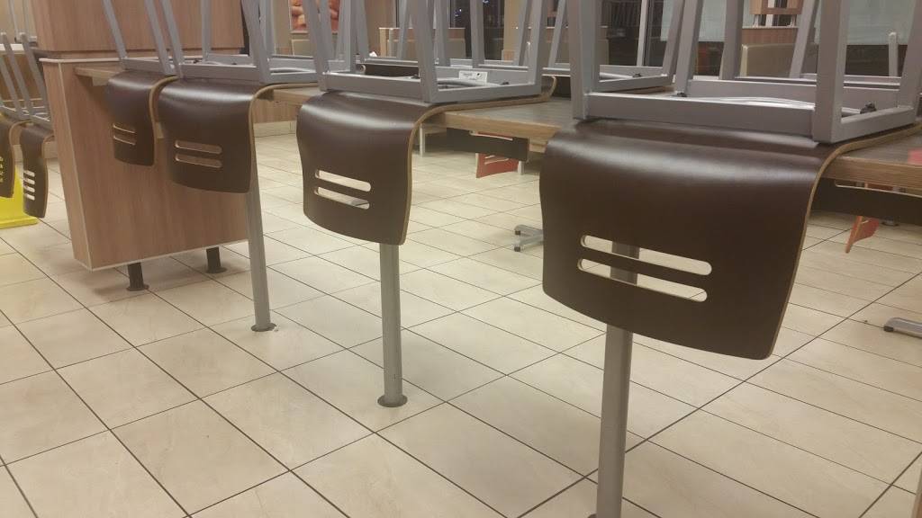 Burger King | restaurant | 8581 N Boardwalk Ave, Kansas City, MO 64154, USA | 8165840688 OR +1 816-584-0688