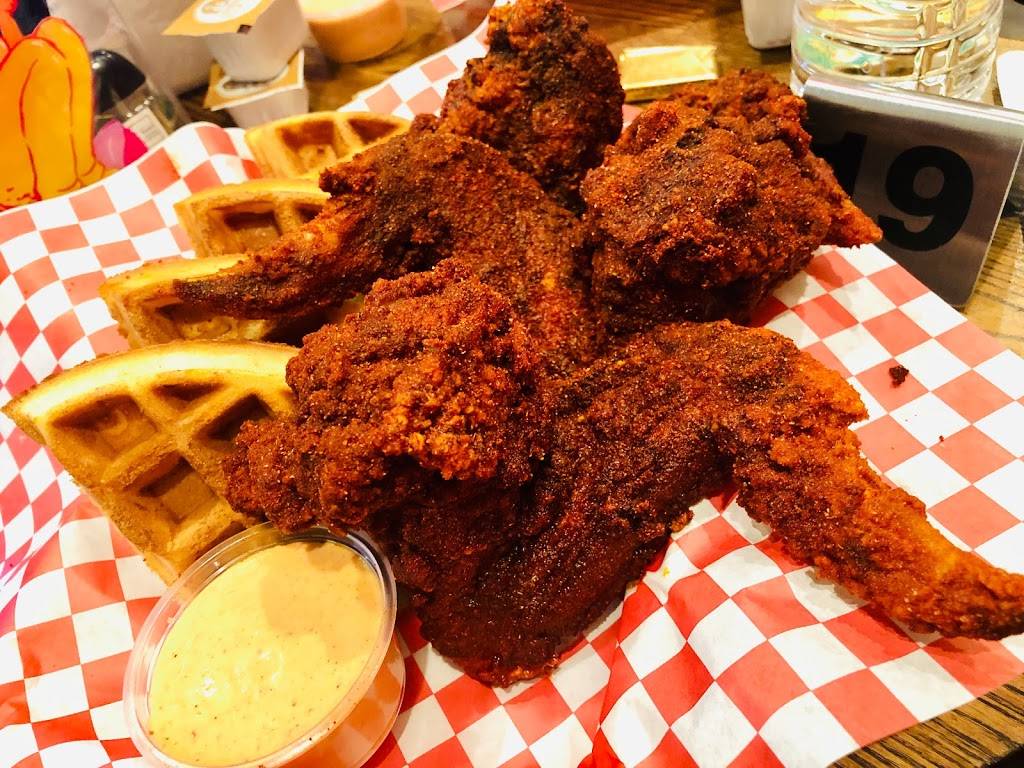 The Red Chickz | restaurant | 557 S Spring St, Los Angeles, CA 90013, USA | 2136072962 OR +1 213-607-2962