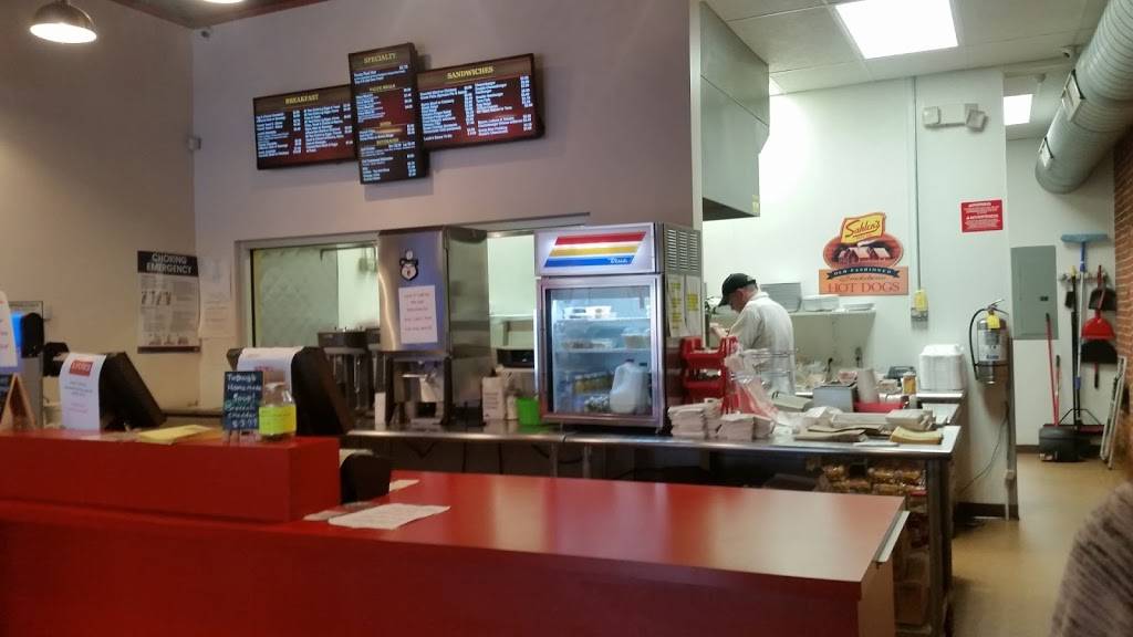 Louies Texas Red Hots | restaurant | 18 Webster St, North Tonawanda, NY 14120, USA | 7166924687 OR +1 716-692-4687