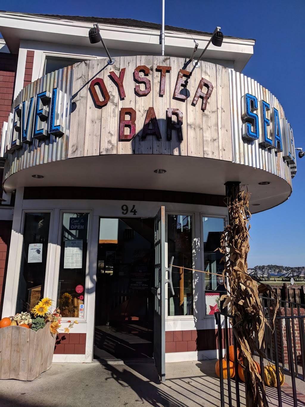 Sea Level Oyster Bar | restaurant | 94 Wharf St, Salem, MA 01970, USA | 9787410555 OR +1 978-741-0555