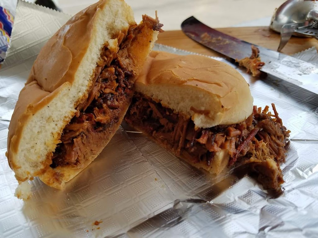 Burton Backyard Barbeque | restaurant | 24802 TX-124 ste 1, Hamshire, TX 77622, USA | 7133761903 OR +1 713-376-1903