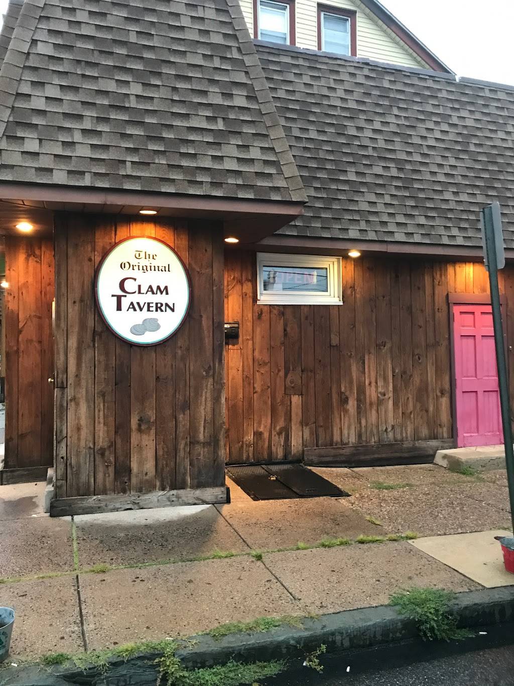 Clam Tavern | restaurant | 339 E Broadway Ave, Clifton Heights, PA 19018, USA | 6106239537 OR +1 610-623-9537