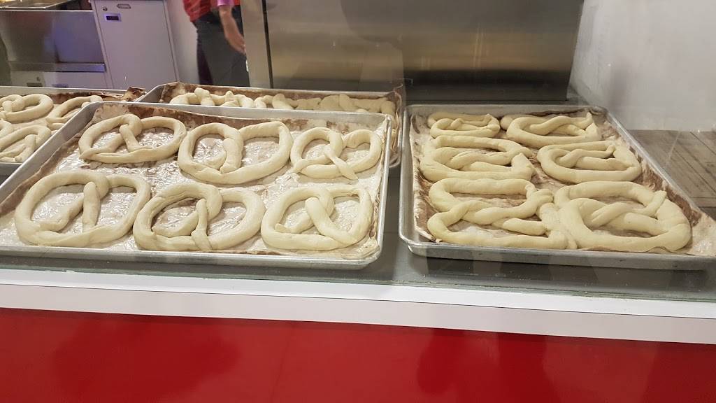 Mr Pretzels | restaurant | 100 Bayshore Dr, Nepean, ON K2B 8C1, Canada | 6138299899 OR +1 613-829-9899