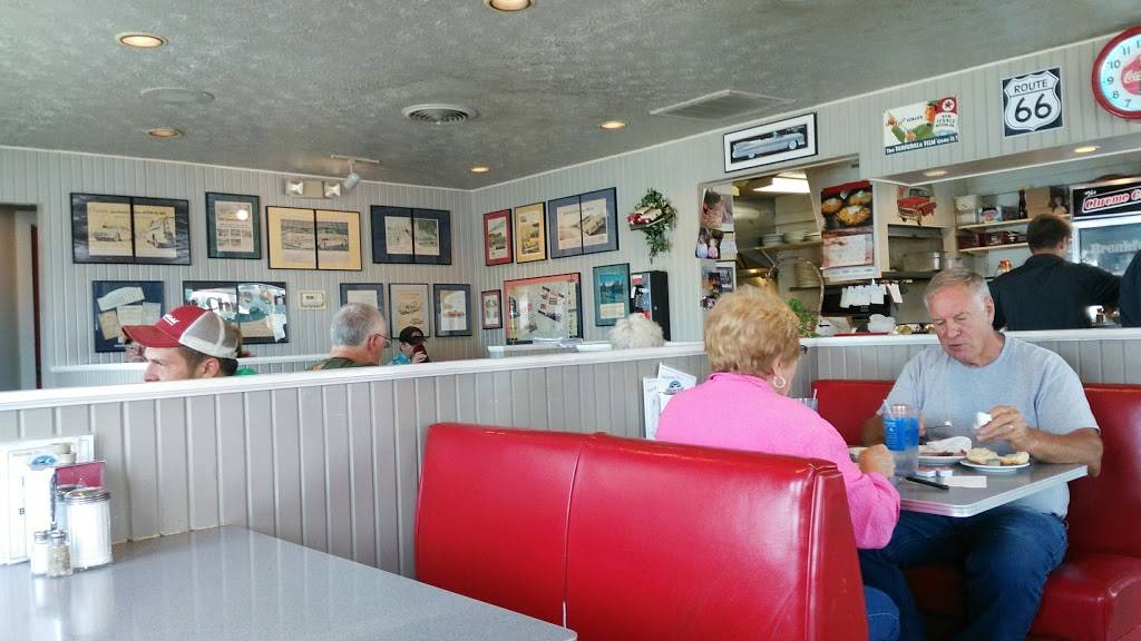 Chrome Grill | restaurant | 428 E 5th St, Connersville, IN 47331, USA | 7658259049 OR +1 765-825-9049