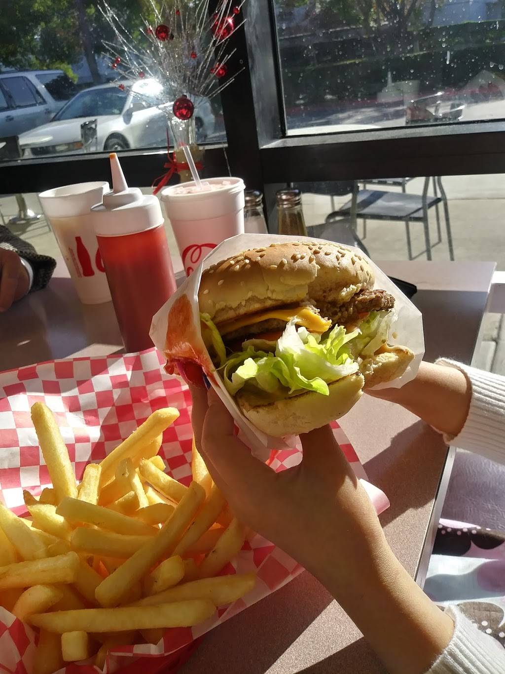 Genes Grinders | restaurant | 2125 Wright Ave # C6, La Verne, CA 91750, USA | 9093920303 OR +1 909-392-0303