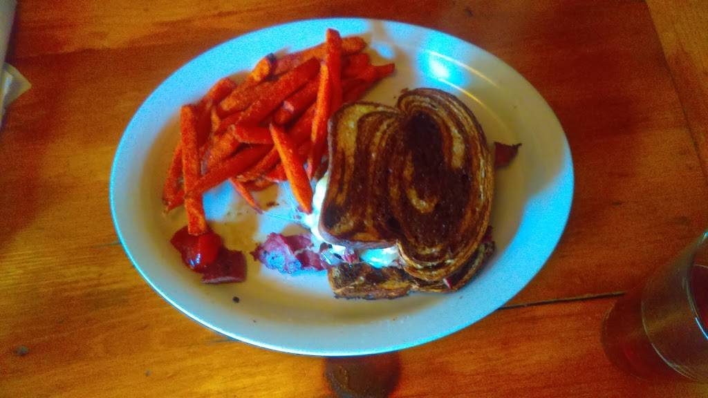 Big Creek Tavern | restaurant | 3050 Big Creek Rd, Buford, GA 30518, USA | 6784821662 OR +1 678-482-1662