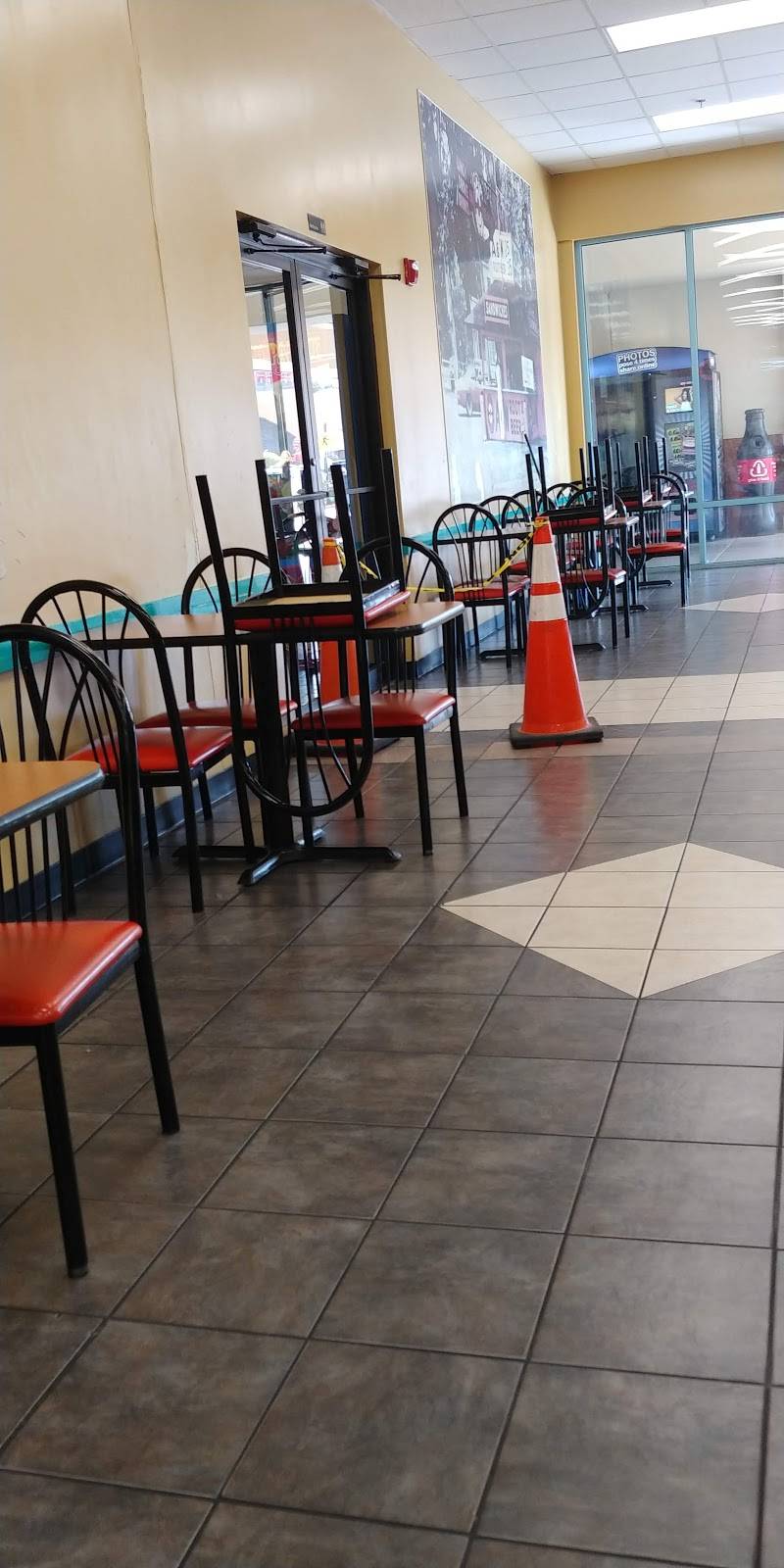 A&W Restaurant | restaurant | 300 Tanger Blvd #218, Branson, MO 65616, USA | 4173377112 OR +1 417-337-7112