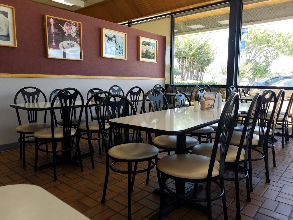 Braums Ice Cream & Burger Restaurant | restaurant | 2802 Lavon Dr, Garland, TX 75040, USA | 9724952221 OR +1 972-495-2221