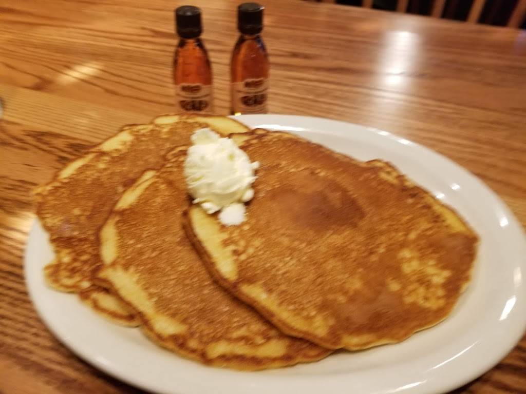 Cracker Barrel Old Country Store | restaurant | 1005 Village Green Crossing, Gallatin, TN 37066, USA | 6154512420 OR +1 615-451-2420