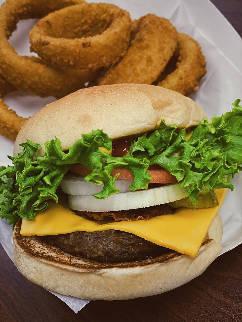 Bundy’s Burgers and Ice Cream | restaurant | 1005 S Sturgeon St, Montgomery City, MO 63361, USA | 5735743022 OR +1 573-574-3022