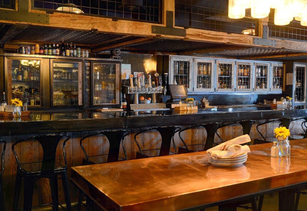 BOOTLEGGERS MODERN AMERICAN SMOKEHOUSE | restaurant | 3375 E Shea Blvd, Phoenix, AZ 85028, USA | 6029964228 OR +1 602-996-4228