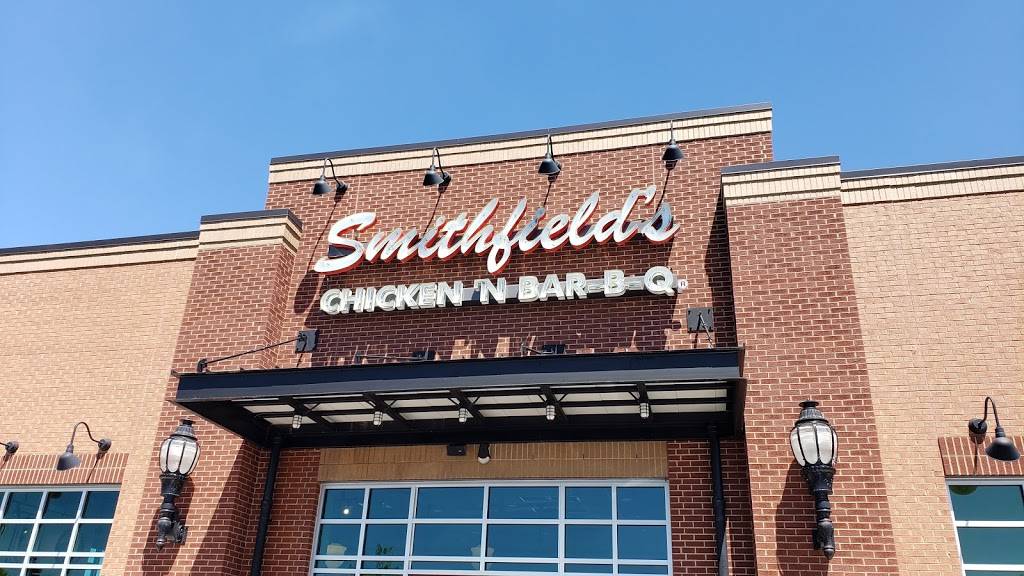 Smithfields Chicken N Bar-B-Q | restaurant | 1372 Tiki Ln, Burlington, NC 27215, USA | 3365869333 OR +1 336-586-9333