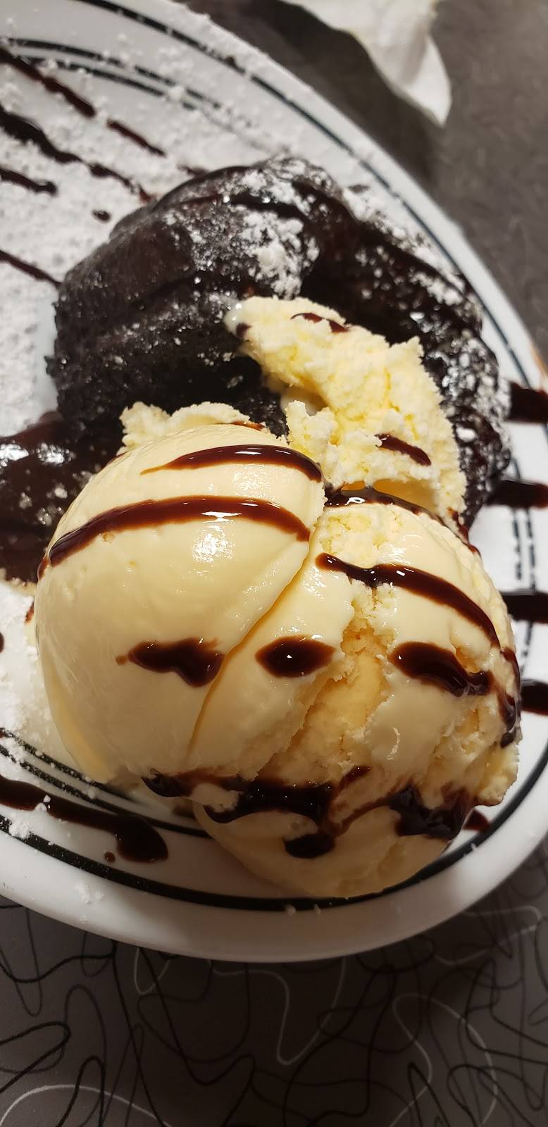 Richmaid Restaurant | restaurant | 100 S Cherokee Ln, Lodi, CA 95240, USA | 2093684279 OR +1 209-368-4279