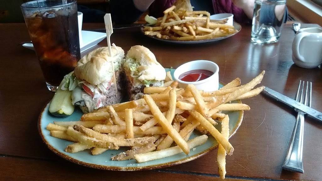 Hourglass | restaurant | 7412 Mountain Rd, Stowe, VT 05672, USA | 8022533560 OR +1 802-253-3560