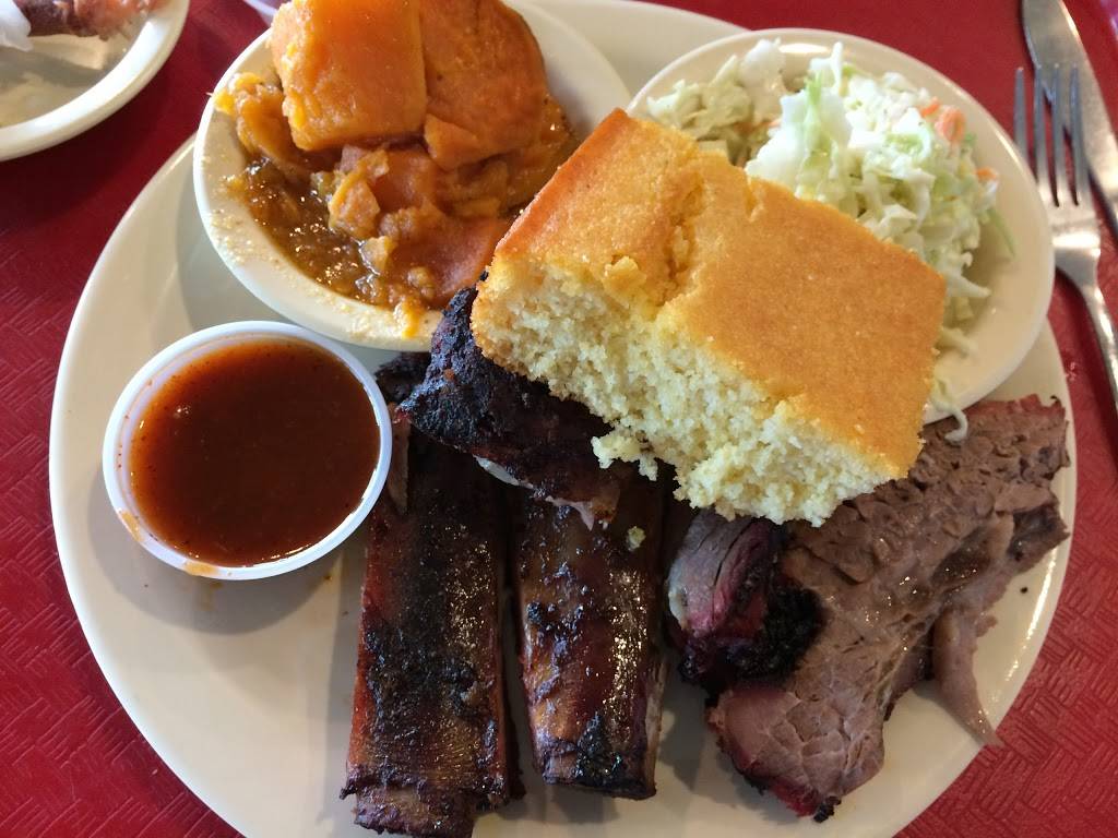 Smokey Johns Bar-B-Que & Home Cooking | restaurant | 1820 W Mockingbird Ln, Dallas, TX 75235, USA | 2143522752 OR +1 214-352-2752