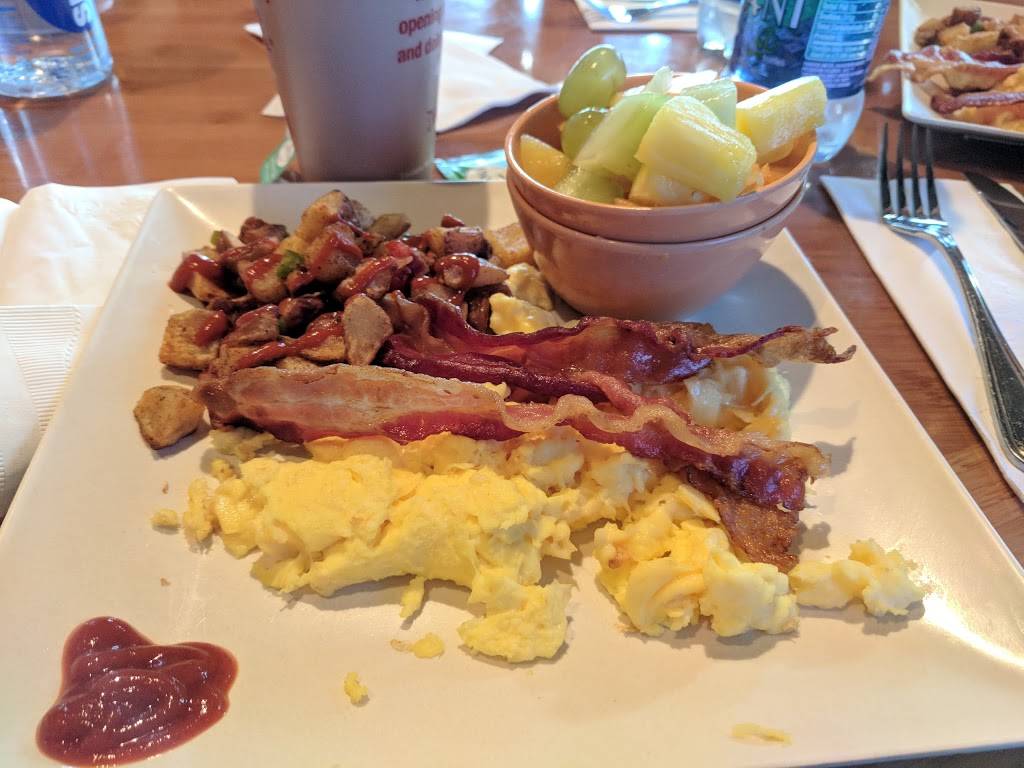 Tangaroa Terrace Tropical Bar & Grill | restaurant | 1150 Magic Way, Anaheim, CA 92802, USA | 7147813463 OR +1 714-781-3463