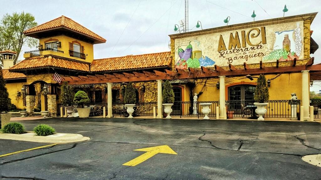 Amici Ristorante | restaurant | 7620 N Milwaukee Ave, Niles, IL 60714, USA | 8479670606 OR +1 847-967-0606