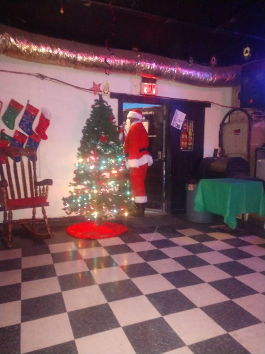 Greenwoods Bar & Grill | restaurant | 301 N New Braunfels Ave, San Antonio, TX 78202, USA | 2102241969 OR +1 210-224-1969