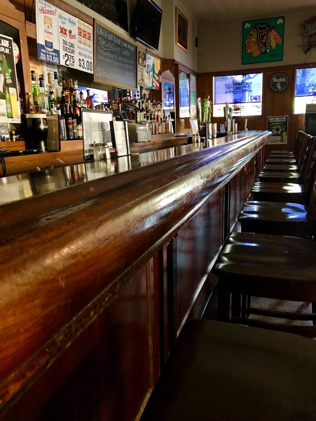 Martins Corner | restaurant | 2058 W 22nd Pl, Chicago, IL 60608, USA | 7738475515 OR +1 773-847-5515