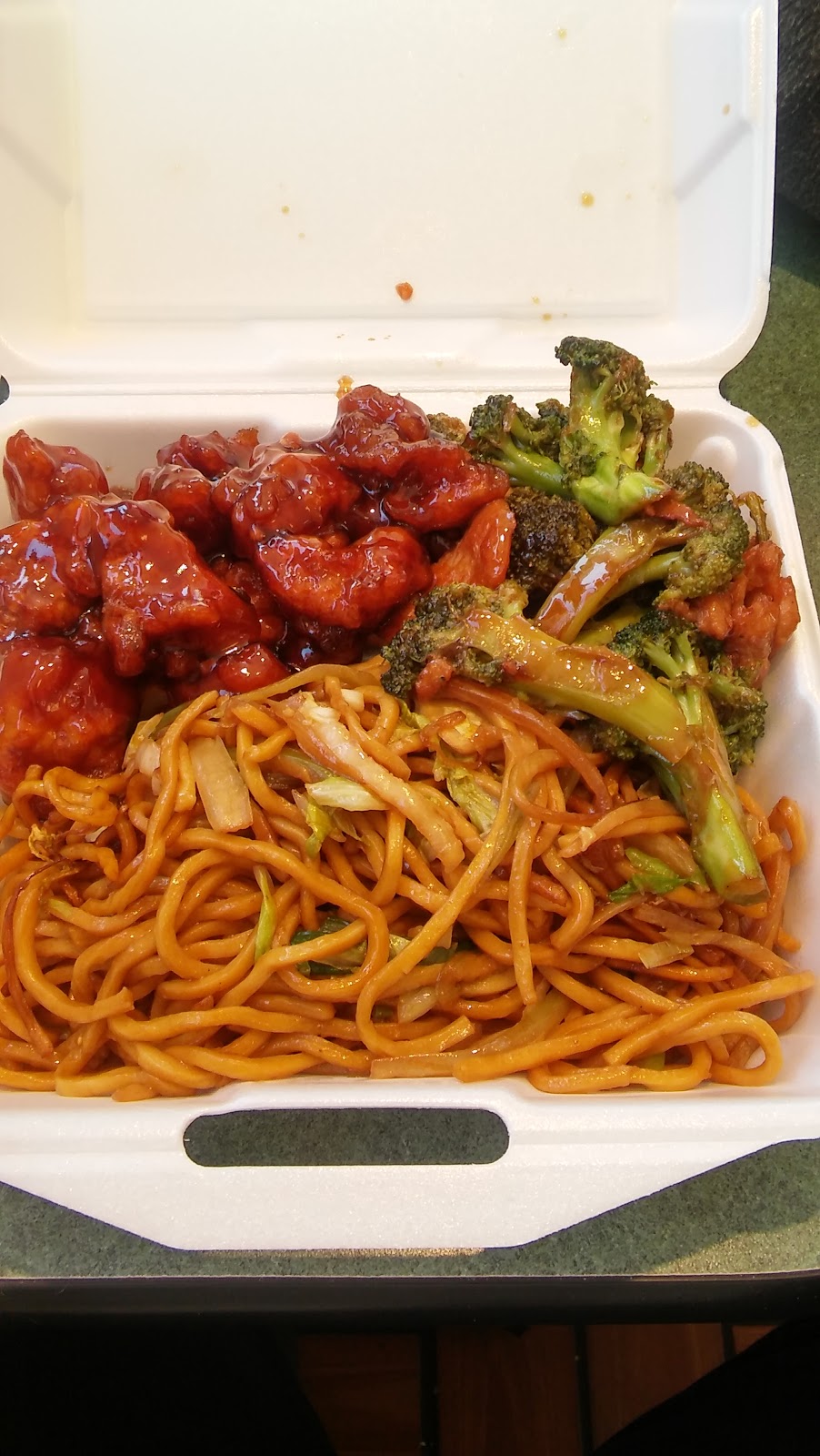 Hes Chinese and Japanese Restaurant | meal delivery | 20 Exchange Blvd, Rochester, NY 14614, USA | 5853253880 OR +1 585-325-3880