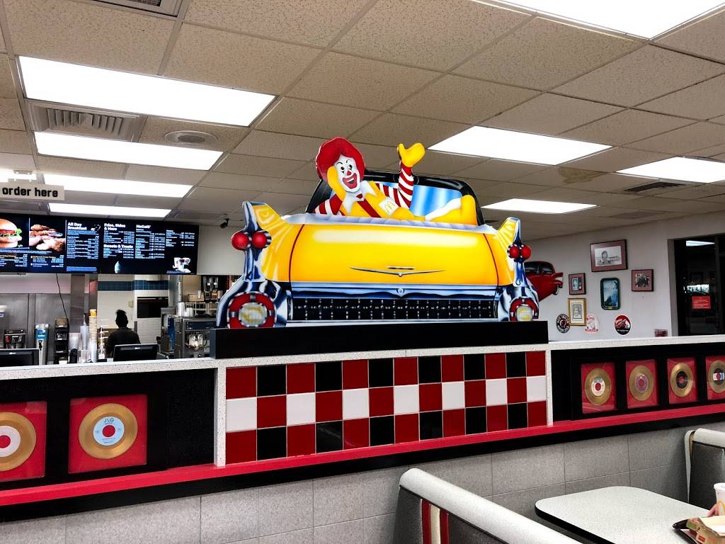 McDonalds | cafe | 2320 Dixwell Ave, Hamden, CT 06514, USA | 2032308116 OR +1 203-230-8116