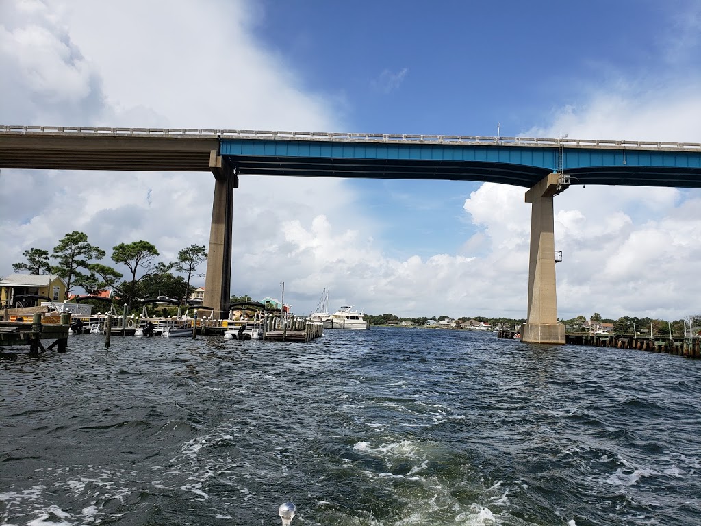 Oyster Bar Restaurant and Marina | restaurant | 13700 River Rd, Pensacola, FL 32507, USA | 8504925600 OR +1 850-492-5600