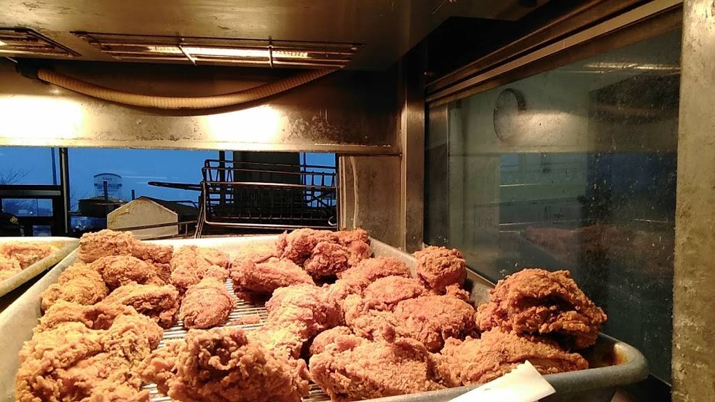 Churchs Chicken | restaurant | 410 N Lindbergh Blvd, Florissant, MO 63031, USA | 3148385616 OR +1 314-838-5616