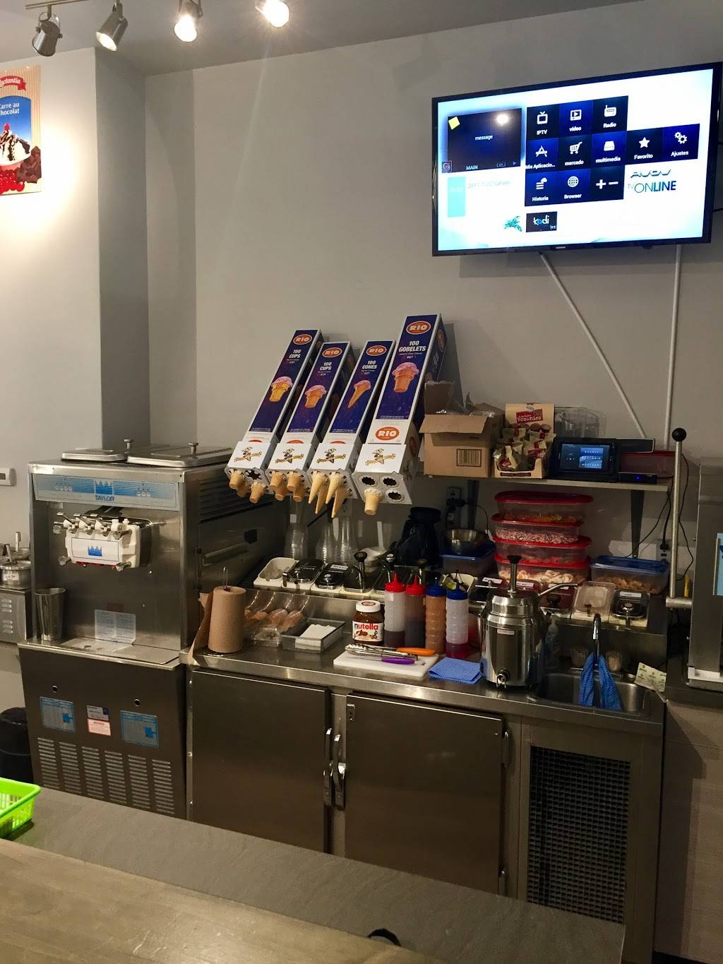 Crèmerie et délices du quartier | restaurant | 4272 Rue Beaubien E, Montréal, QC H1T 1S6, Canada | 5143796556 OR +1 514-379-6556