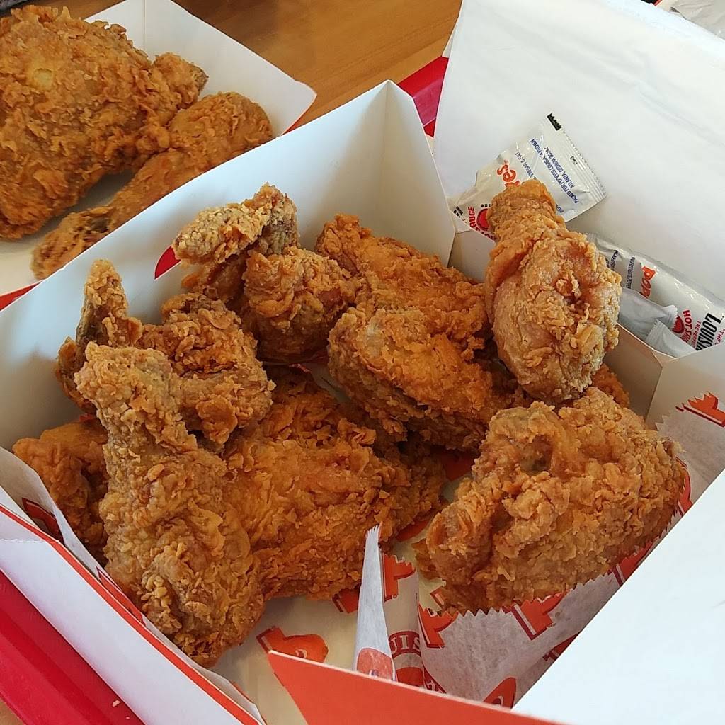 Popeyes Louisiana Kitchen | restaurant | 8527 Foothill Blvd, Sunland-Tujunga, CA 91040, USA | 8182732119 OR +1 818-273-2119