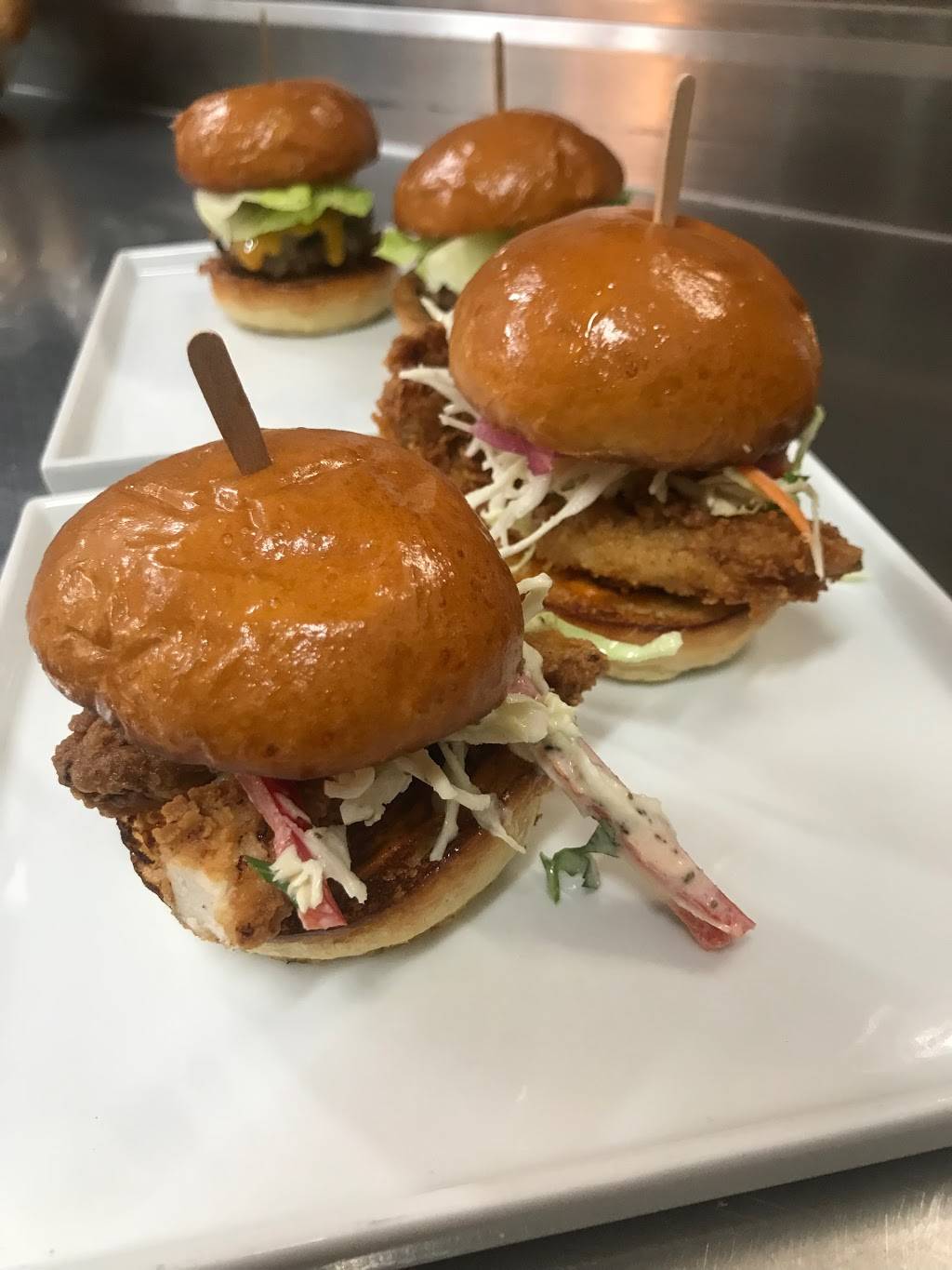 Hungry Crowd | restaurant | 10140 Riverside Dr, Toluca Lake, CA 91602, USA | 8188537858 OR +1 818-853-7858