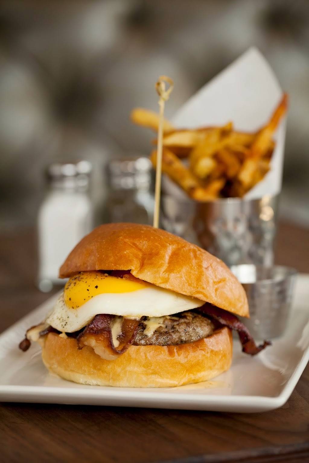 Elis Restaurant Group | restaurant | 2402 Whitney Ave, Hamden, CT 06518, USA | 2032881686 OR +1 203-288-1686