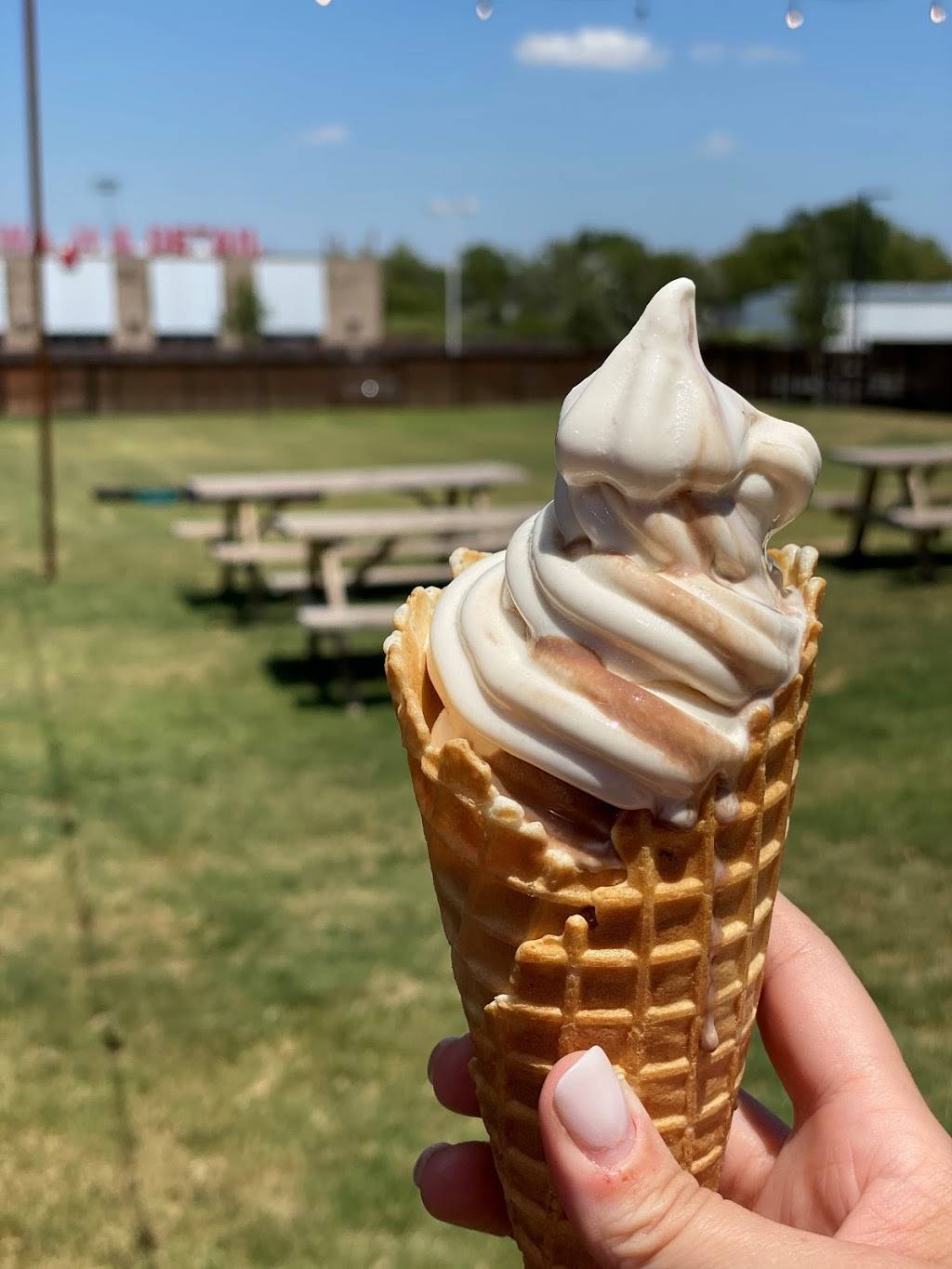 Berry St. Ice House | restaurant | 2000 W Berry St, Fort Worth, TX 76110, USA | 8173860724 OR +1 817-386-0724