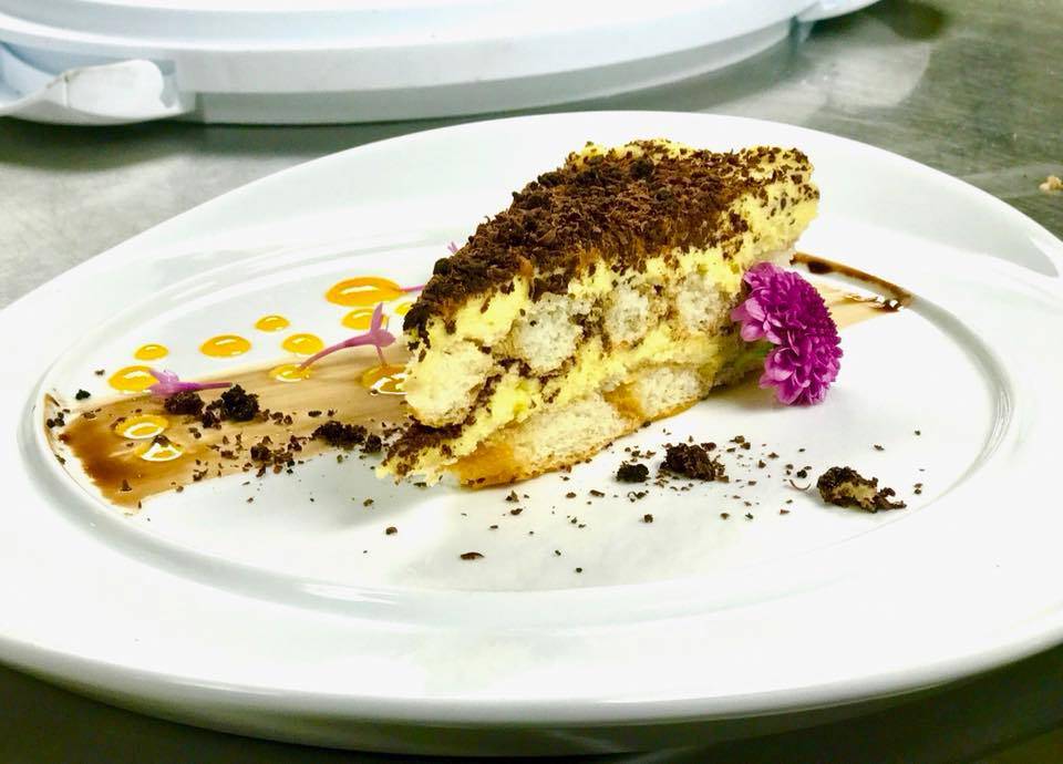 DeVine Wine & Grill | restaurant | 15 Alafaya Woods Blvd #117, Oviedo, FL 32765, USA | 4073595016 OR +1 407-359-5016