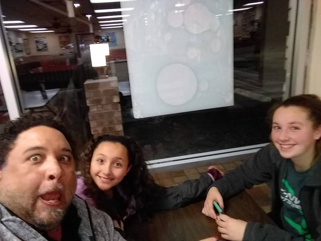 Dairy Queen Store | restaurant | 1508 Halsell St, Bridgeport, TX 76426, USA | 9406832260 OR +1 940-683-2260