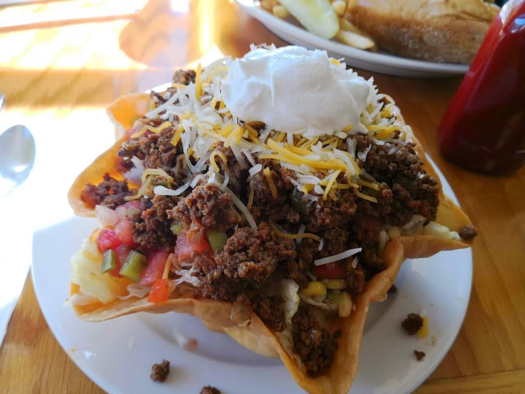 Harriettes Restaurant | restaurant | 95710 Overseas Hwy, Key Largo, FL 33037, USA | 3058528689 OR +1 305-852-8689