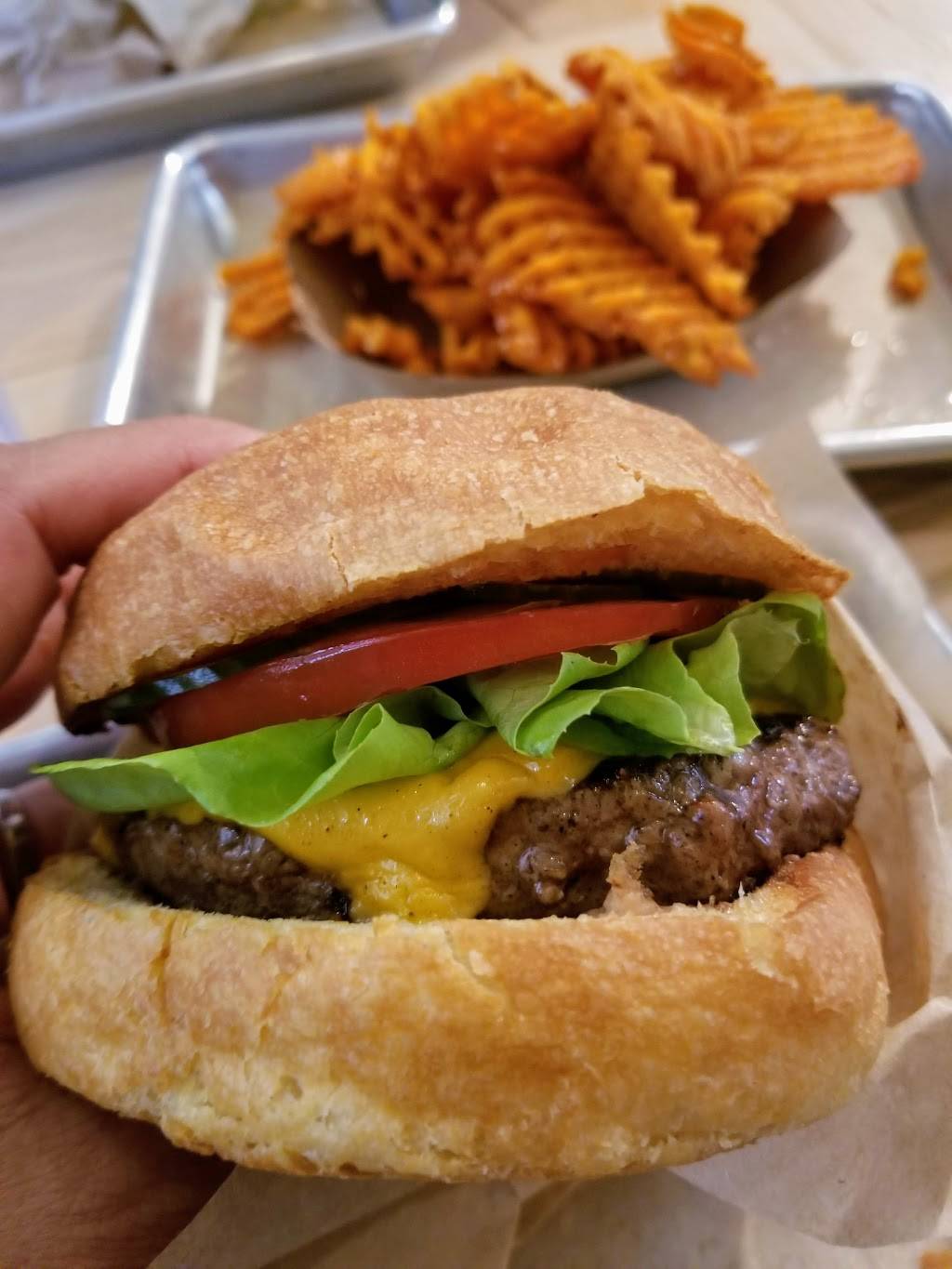 Beauvine Burger Concept | restaurant | 1501 W Main St, Richmond, VA 23220, USA | 8045925592 OR +1 804-592-5592