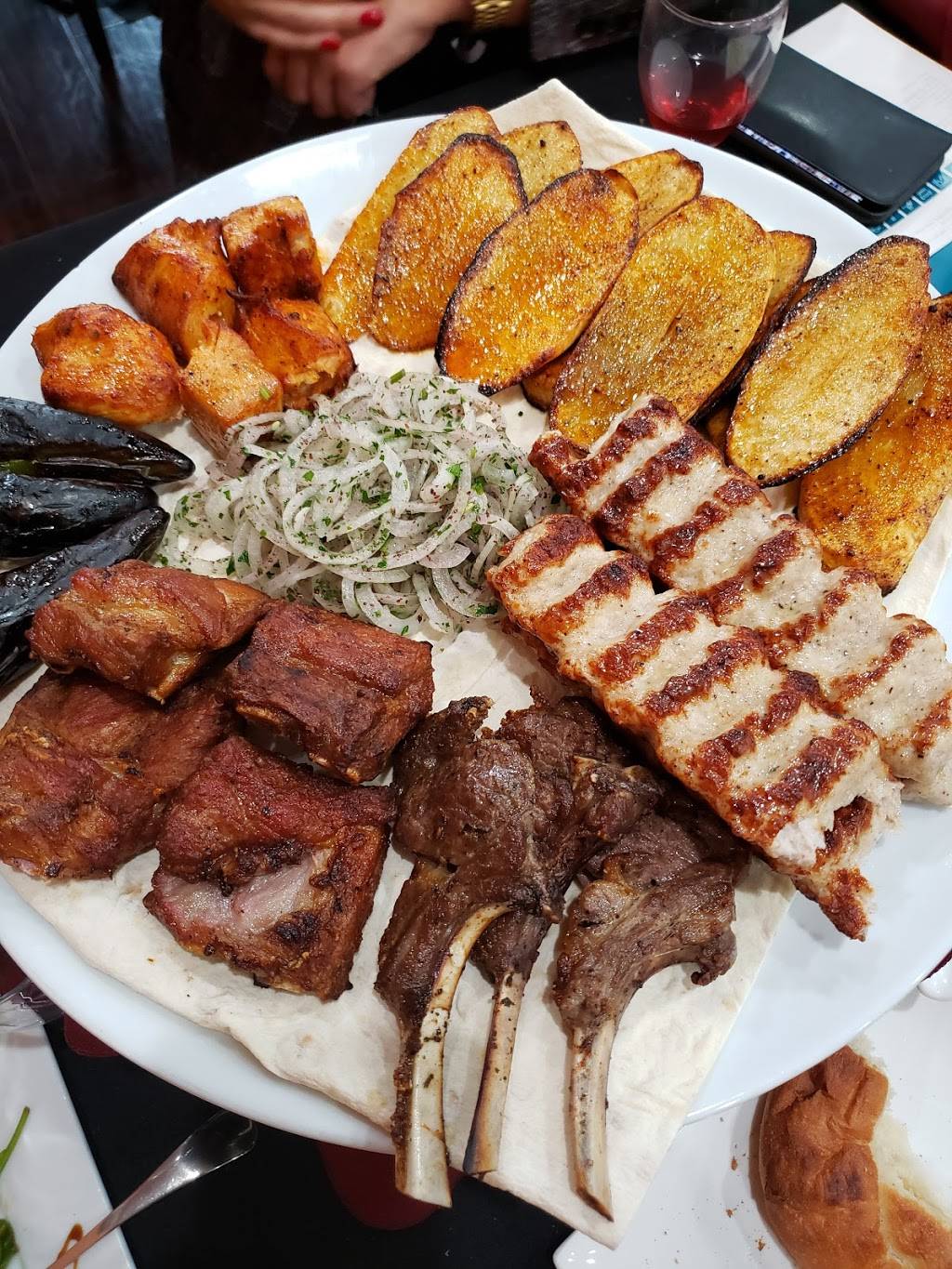 CHEFS BBQ | restaurant | 1100 S Central Ave, Glendale, CA 91204, USA | 8185512000 OR +1 818-551-2000