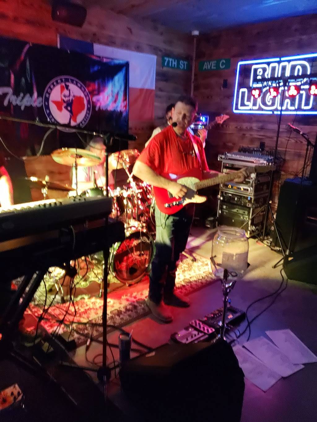 Watering Hole on 2853 | restaurant | 5853, FM2853, Palacios, TX 77465, USA | 3615881200 OR +1 361-588-1200