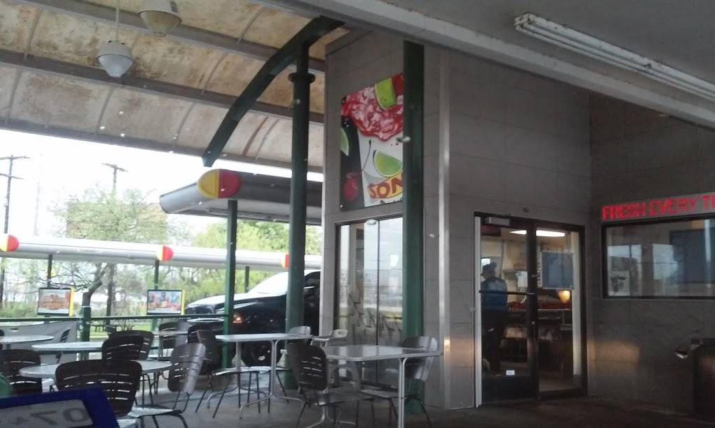 Sonic Drive-In | restaurant | 861 TX-337 Loop, New Braunfels, TX 78130, USA | 8306295544 OR +1 830-629-5544