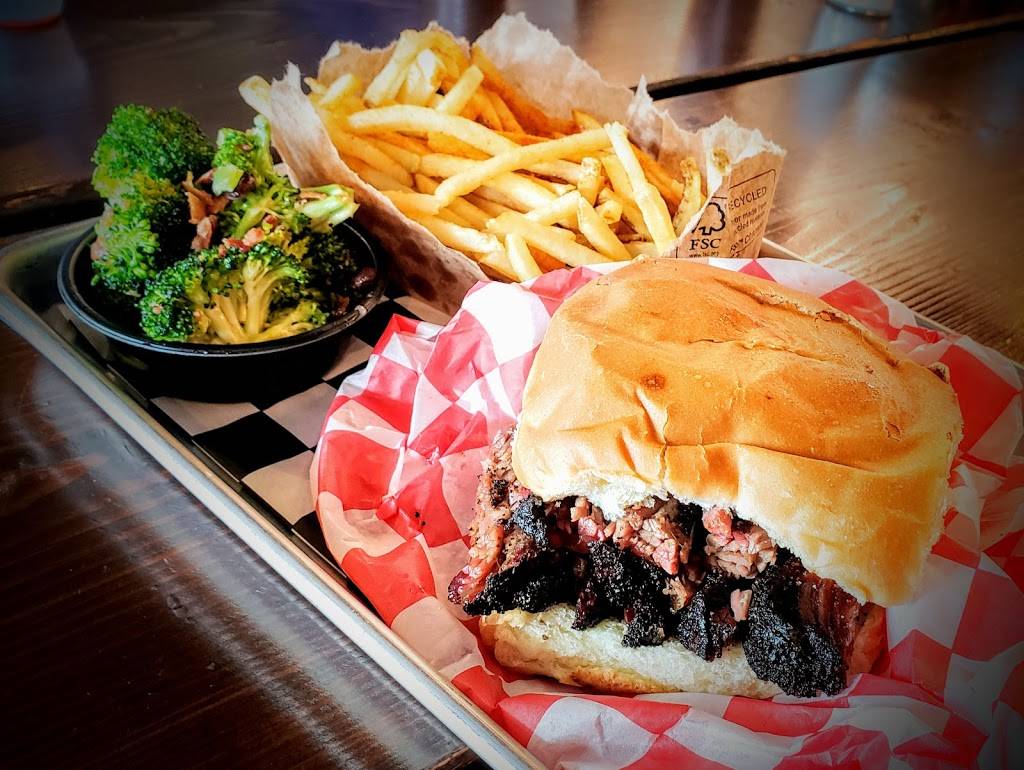 Sharkos BBQ | restaurant | 1715 Freedom Dr, Naperville, IL 60563, USA | 6308573863 OR +1 630-857-3863