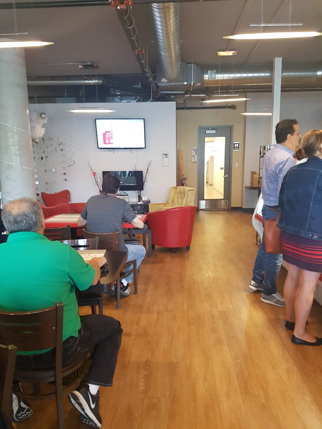 Bistro 52 | restaurant | 4625 Boulevard de la Côte-Vertu #104, Saint-Laurent, QC H4S 1C8, Canada | 5143330252 OR +1 514-333-0252