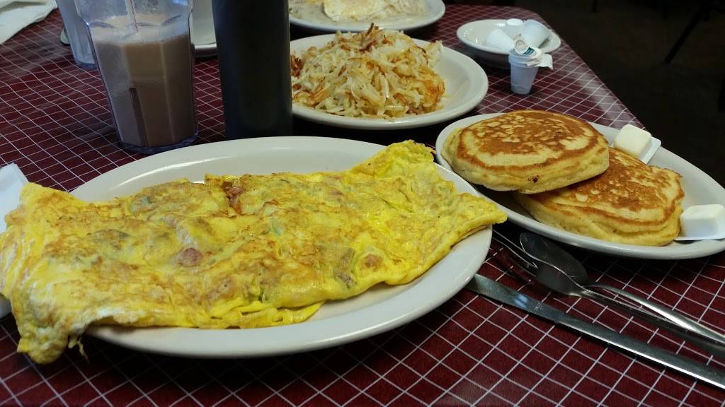 Tiffanys Family Restaurant | restaurant | 414 E Lake St, Topeka, IN 46571, USA | 2605932988 OR +1 260-593-2988