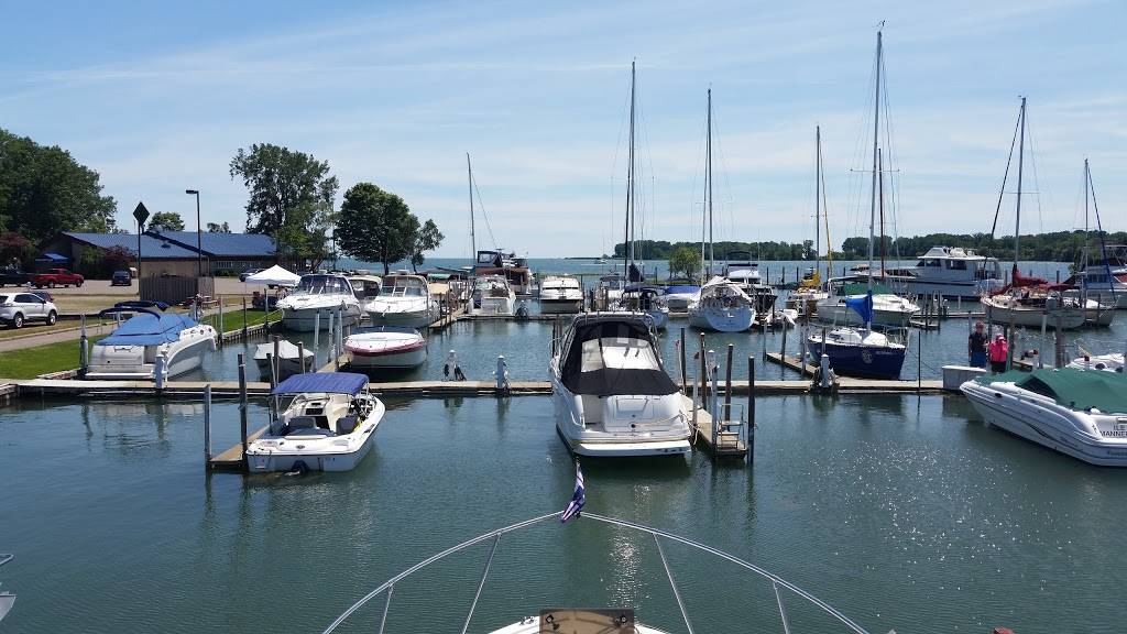 Ford Yacht Club | restaurant | Ford Yacht Club, 29500 Southpointe Rd, Grosse Ile Township, MI 48138, USA | 7346768422 OR +1 734-676-8422