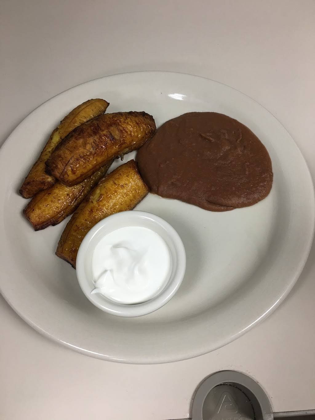 La Bendicion Pupuseria y Restaurant | restaurant | 89 2nd St Suite 2, Coralville, IA 52241, USA | 3195691091 OR +1 319-569-1091