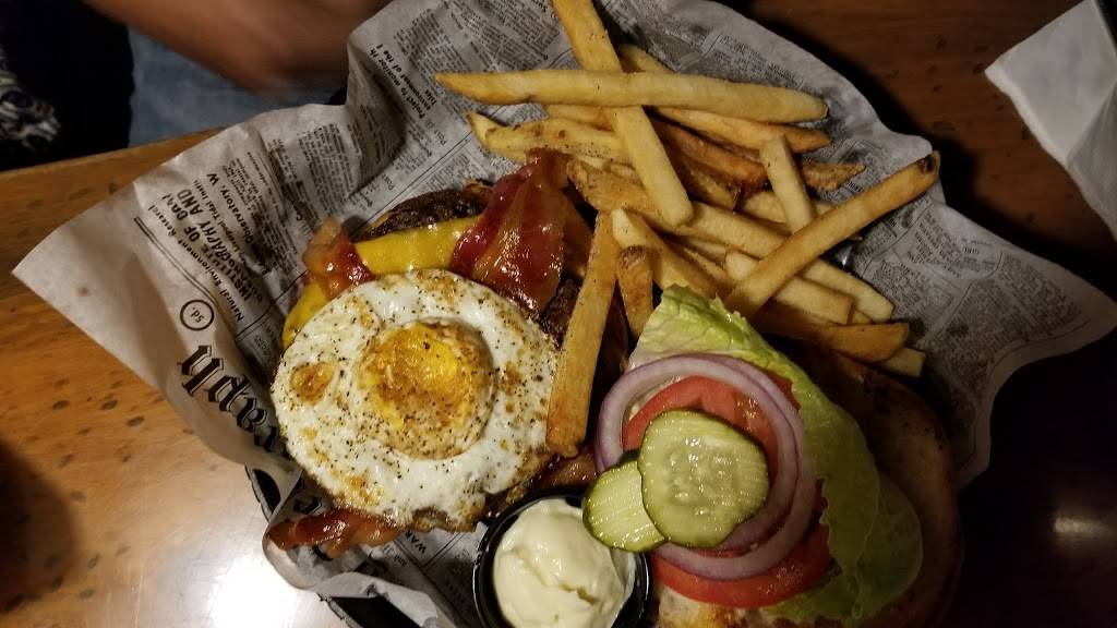 Vanbarrys Public House | restaurant | 4120 S Orange Ave, Orlando, FL 32806, USA | 4077048881 OR +1 407-704-8881