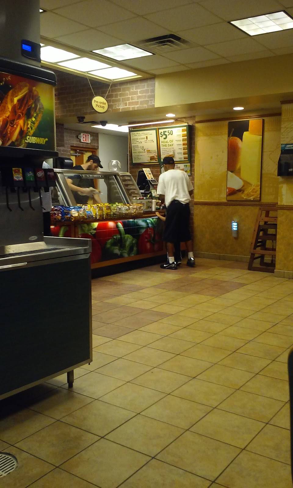 Subway | restaurant | 2501 Griffin Rd, Davie, FL 33312, USA | 9549662595 OR +1 954-966-2595