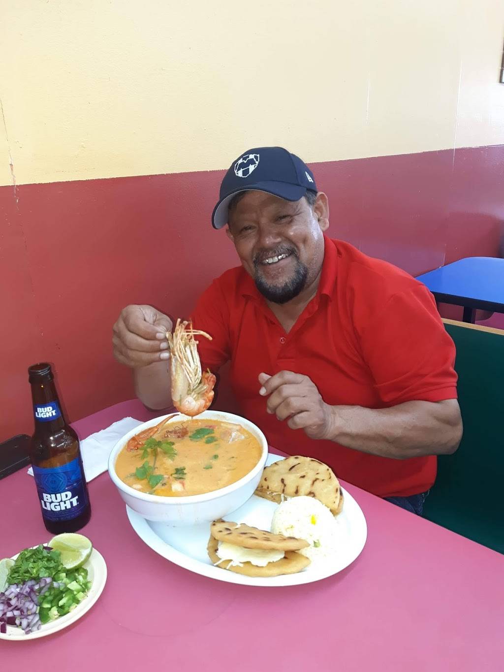 El Usuluteco Restaurant | restaurant | 1315 Gessner Rd, Houston, TX 77055, USA | 7134674395 OR +1 713-467-4395