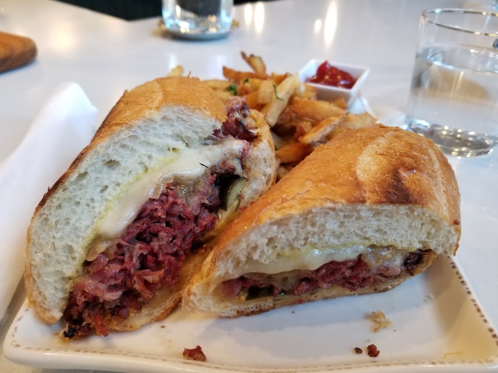 Carving Room Kitchen & Bar | restaurant | 300 Massachusetts Ave NW, Washington, DC 20001, USA | 2025252116 OR +1 202-525-2116