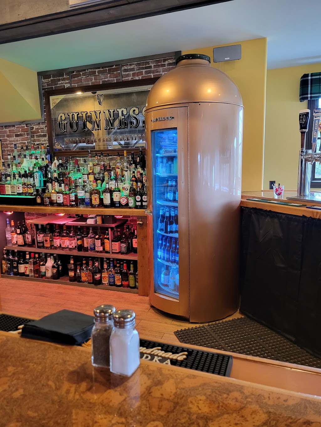 Finnigans On The Lake | restaurant | 175 Lake Rd, Ballston Lake, NY 12019, USA | 5189527185 OR +1 518-952-7185