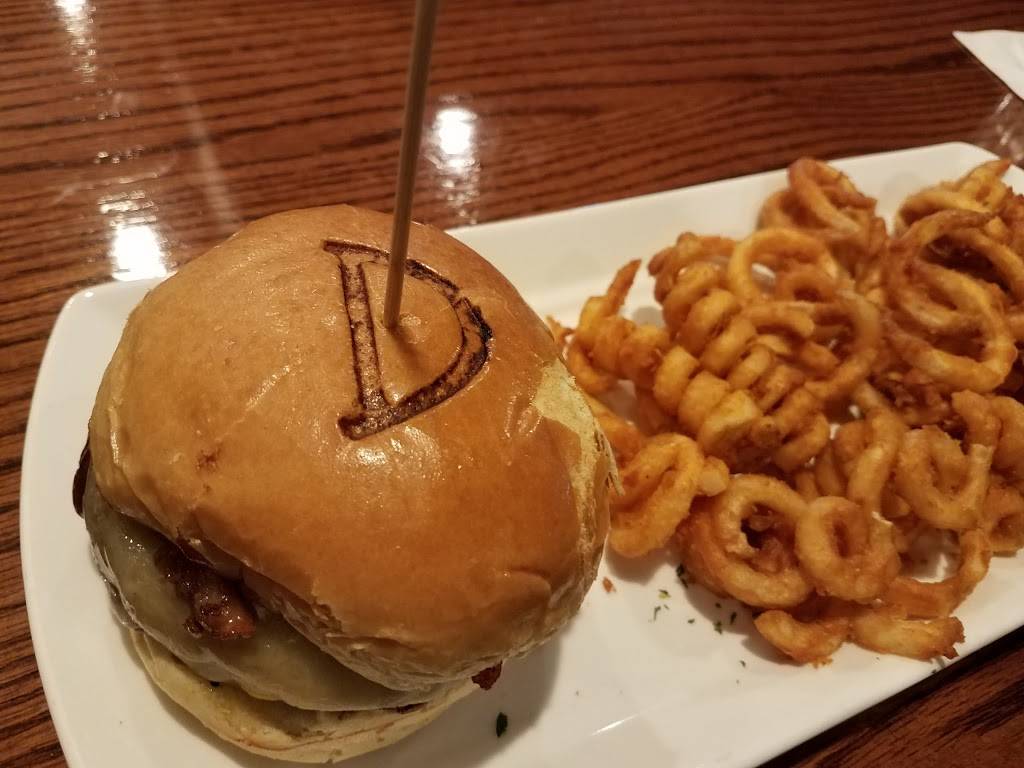 Davenports | restaurant | 1925 Pawtucket Ave, East Providence, RI 02914, USA | 4014383381 OR +1 401-438-3381